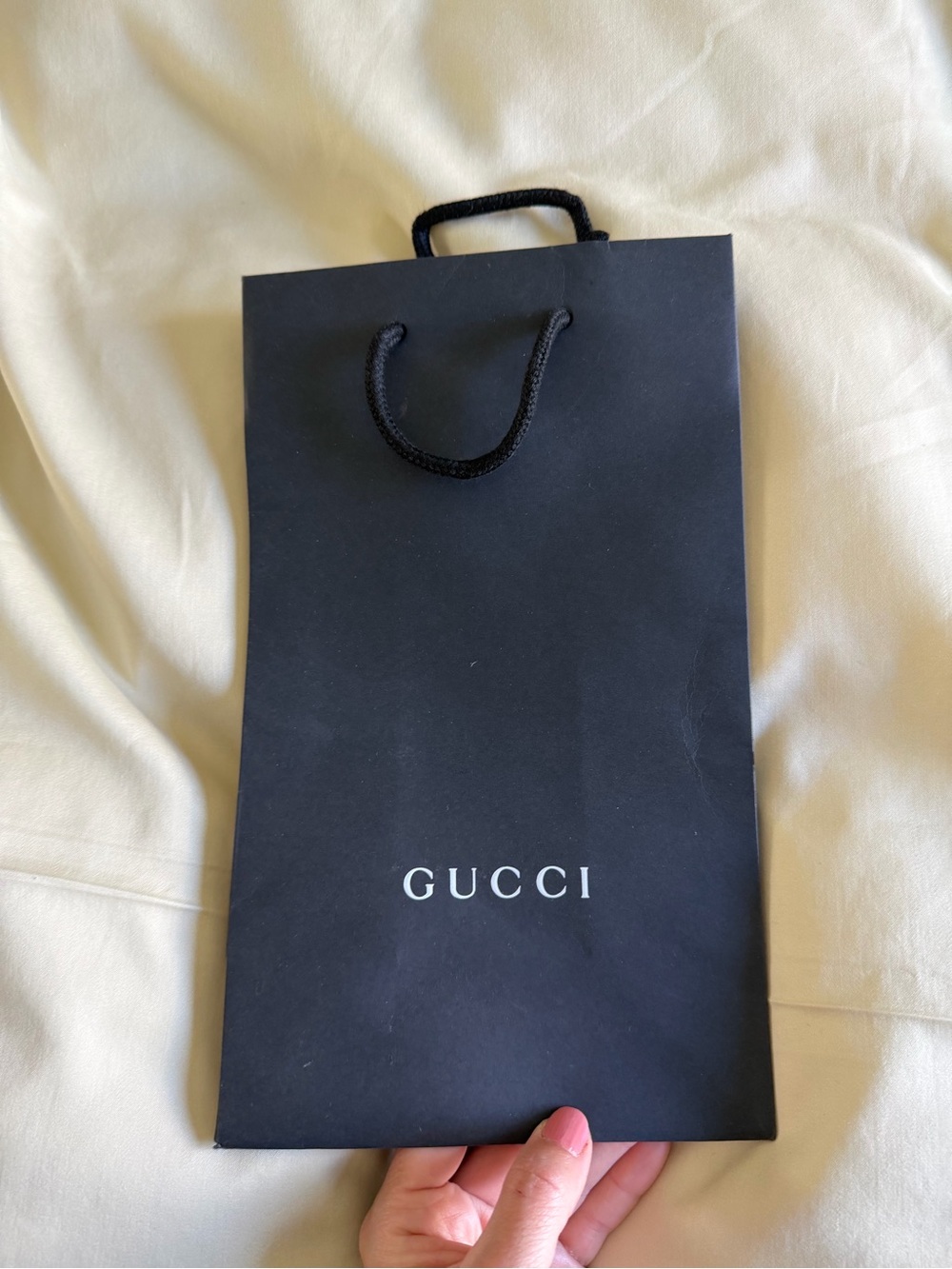 🗽Gucci Black Paper Shopping Bag with Rope Handles